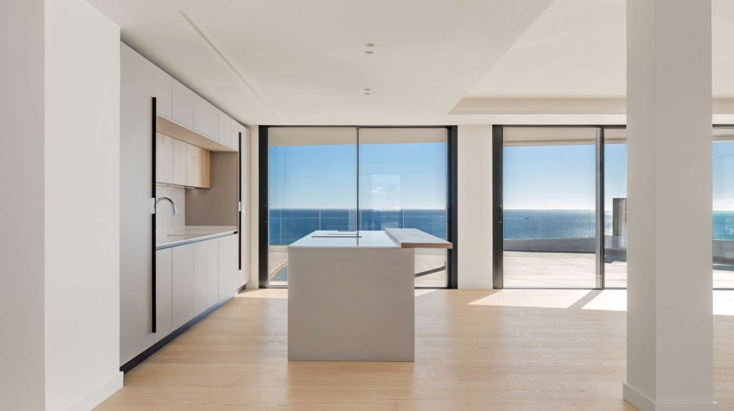 Imponerande nybyggd takvåning med otrolig havsutsikt!