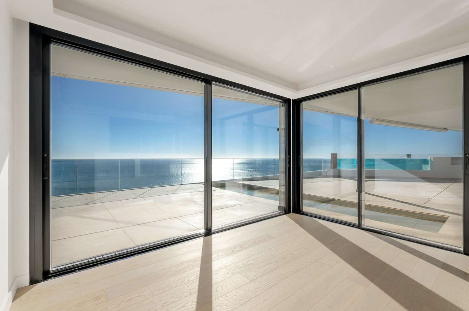 Imponerande nybyggd takvåning med otrolig havsutsikt!