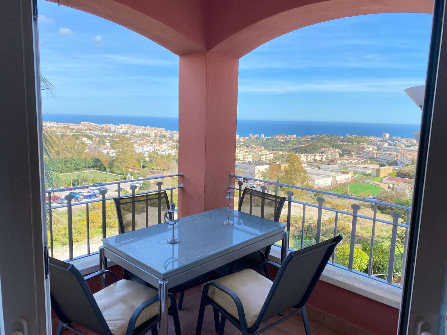 Apartamento de 1 dormitorio en Sensara con vistas al mar!