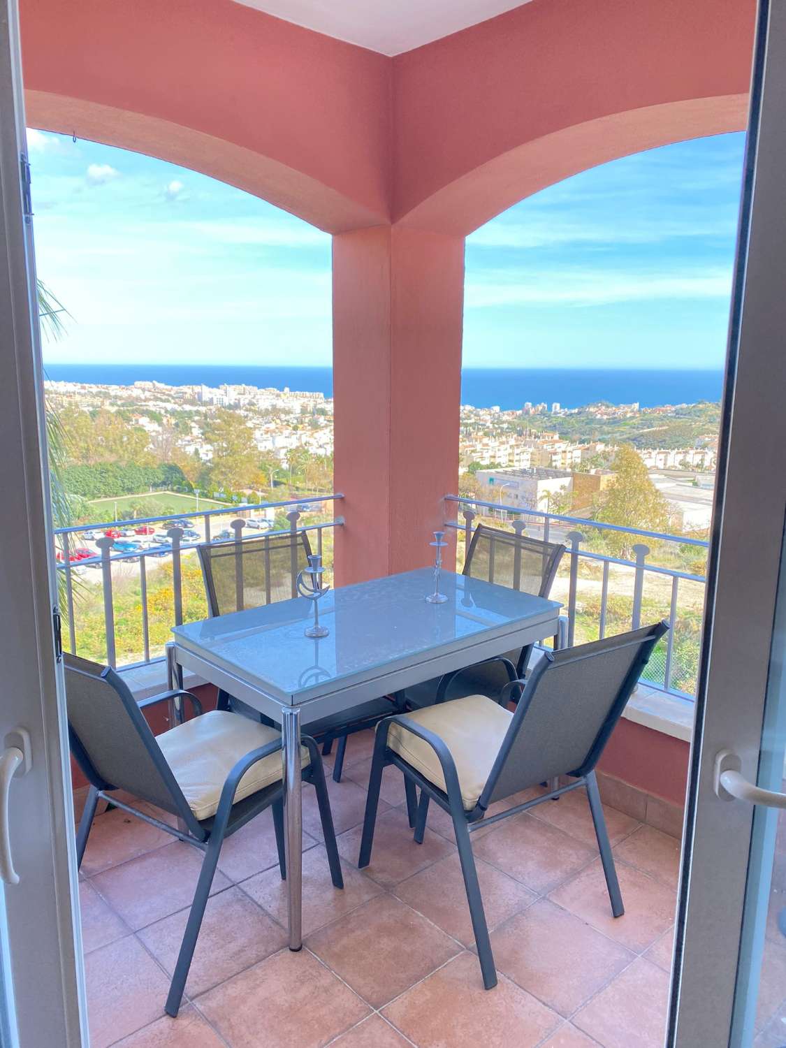 Apartamento de 1 dormitorio en Sensara con vistas al mar!