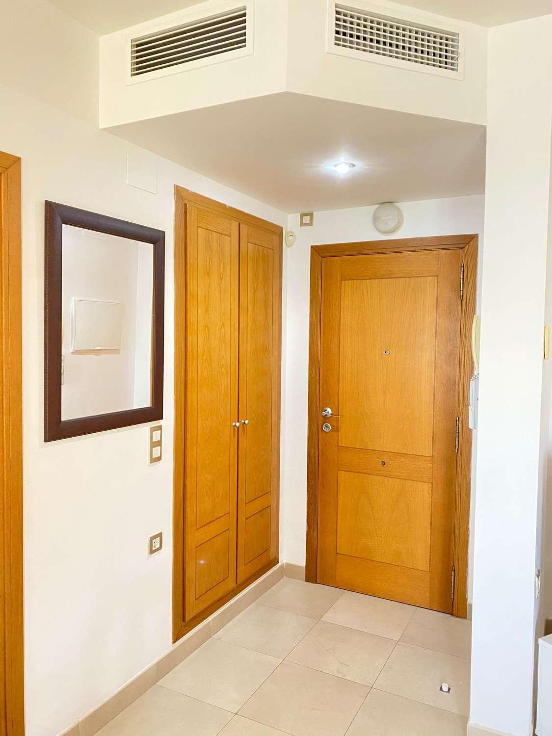 Apartamento de 1 dormitorio en Sensara con vistas al mar!