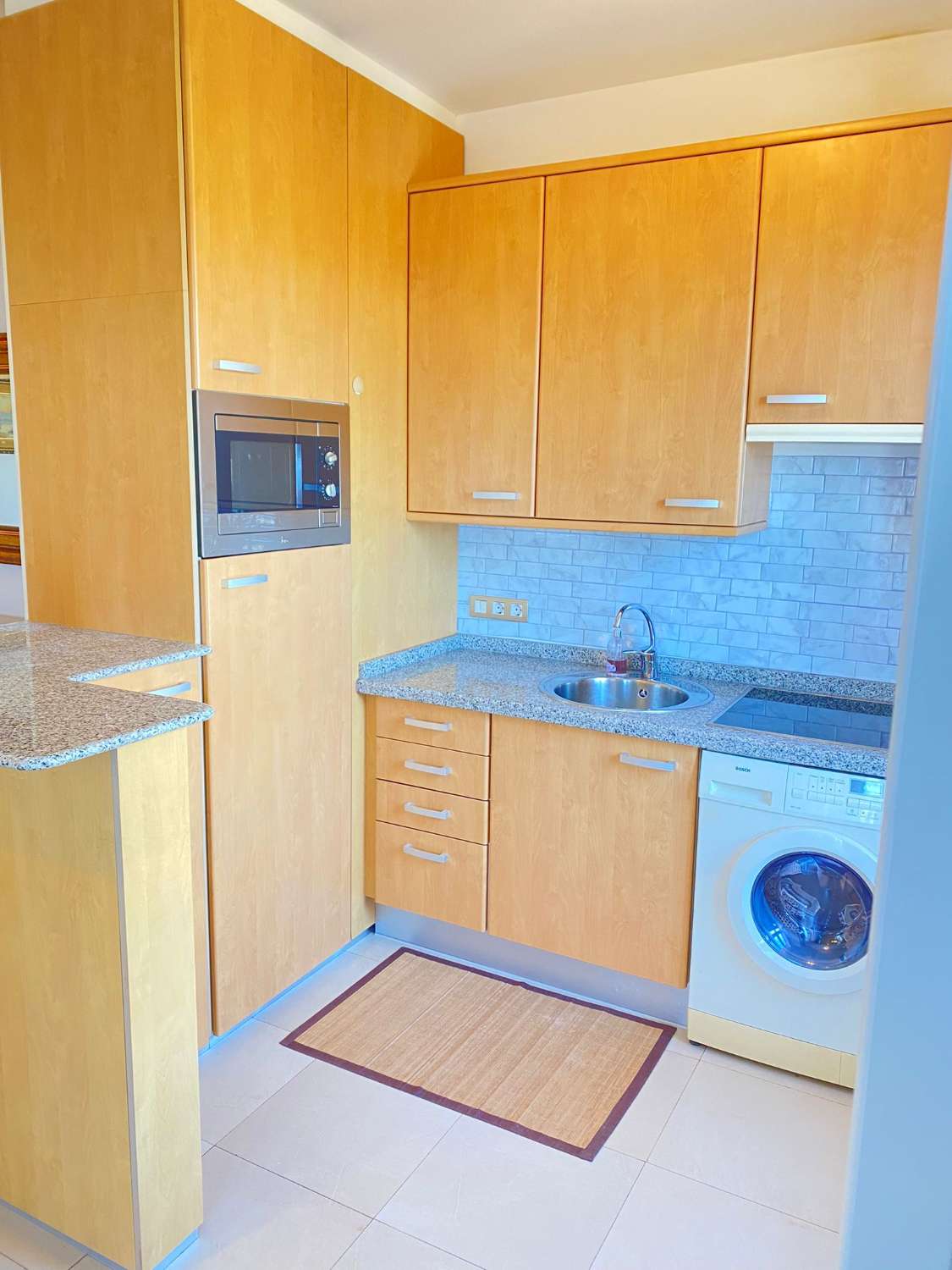 Apartamento de 1 dormitorio en Sensara con vistas al mar!