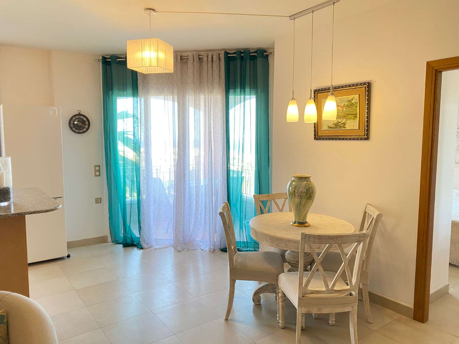 Apartamento de 1 dormitorio en Sensara con vistas al mar!