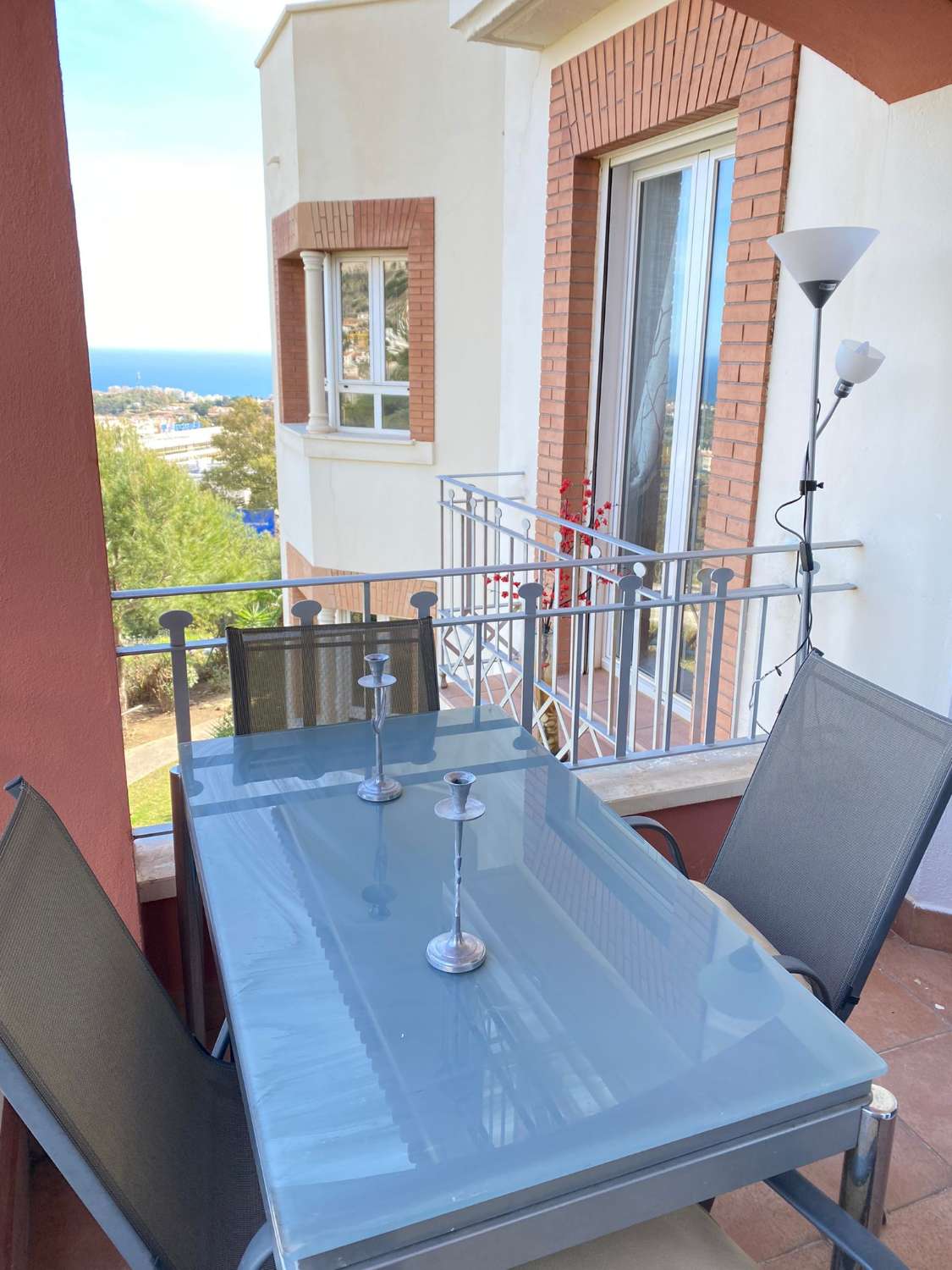 Apartamento de 1 dormitorio en Sensara con vistas al mar!