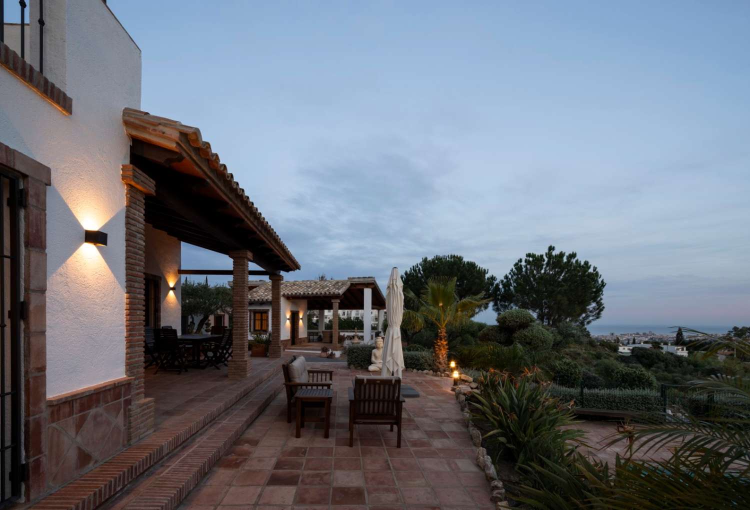 Exceptionell fristående villa med panoramautsikt över havet!