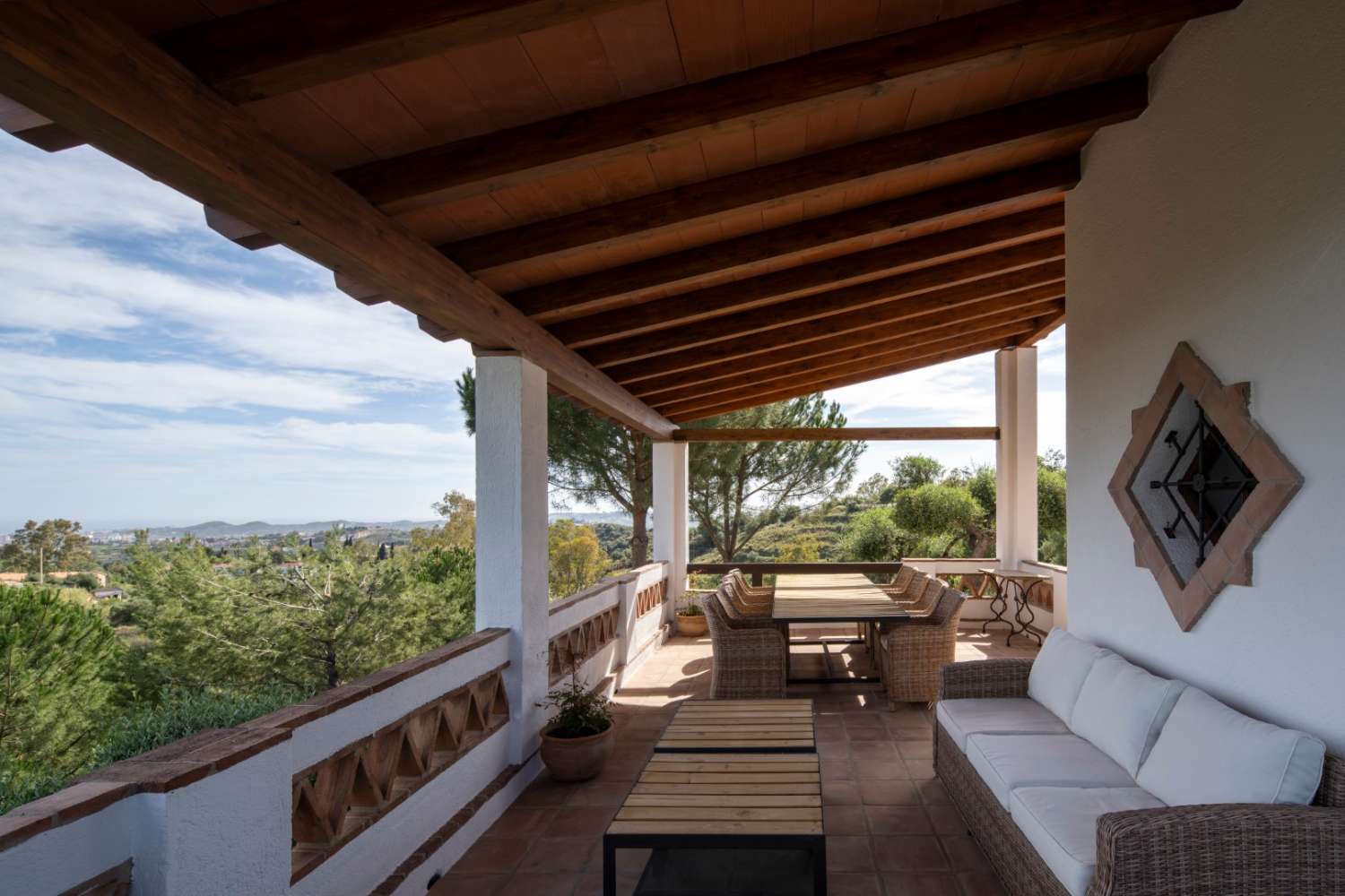 Exceptional independent villa with panoramic sea views!
