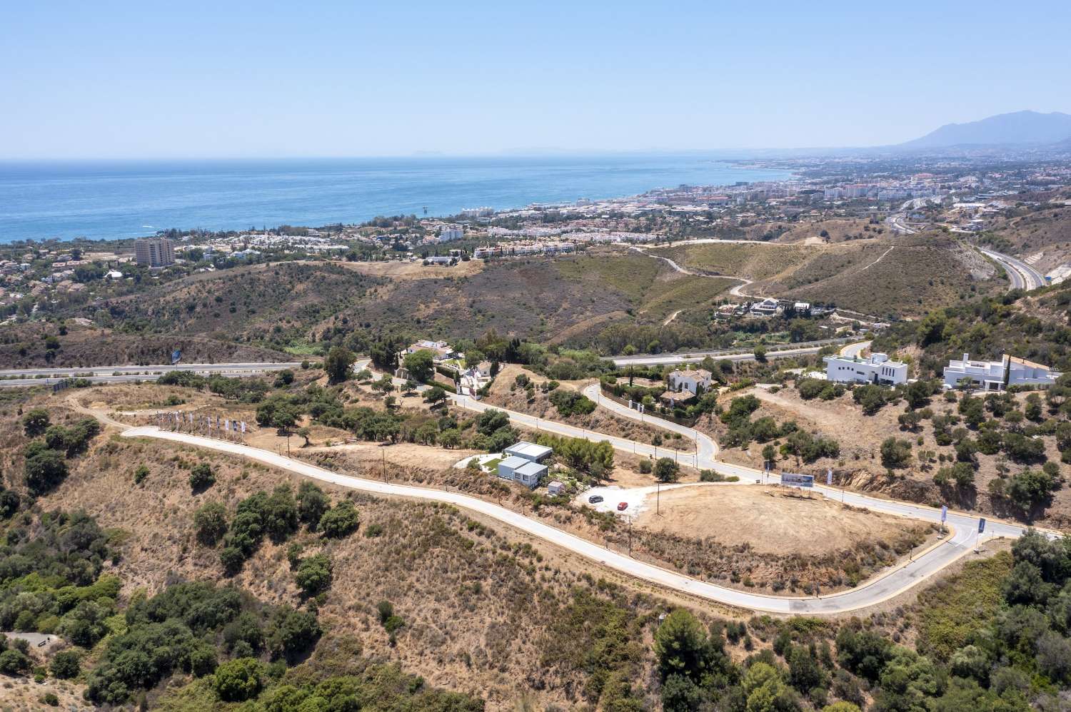 Ausgezeichnete Wohnungen mit Meerblick in Alto de Los Monteros!