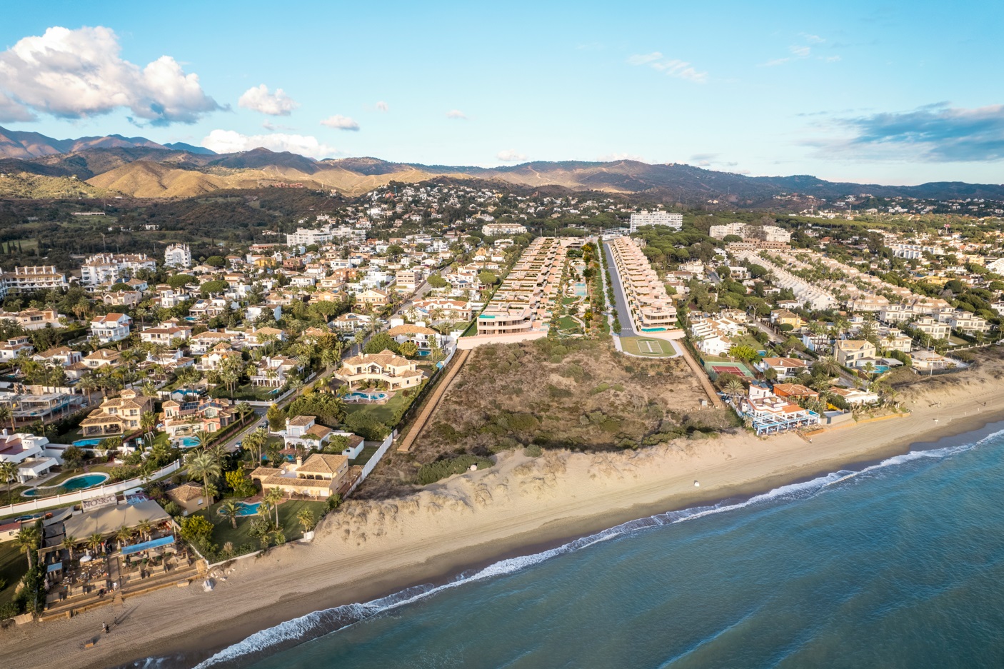 Exclusive homes on the beachfront, Las Chapas, Marbella!