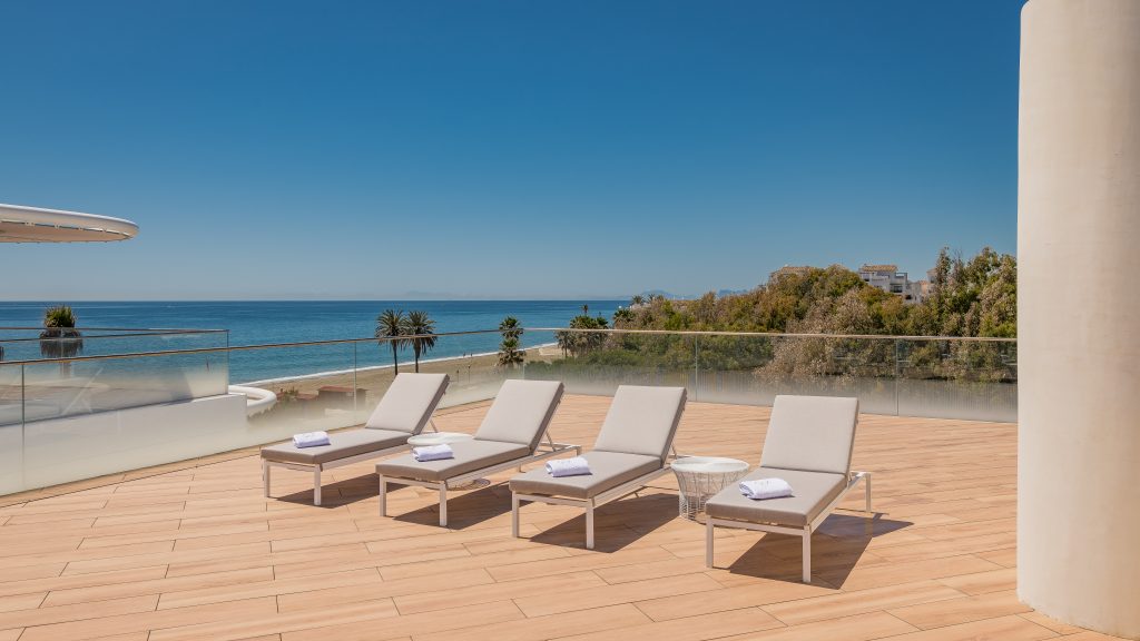 Excelente urbanización de lujo en primera línea de playa!