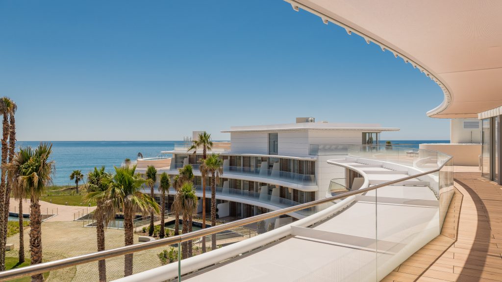 Excelente urbanización de lujo en primera línea de playa!