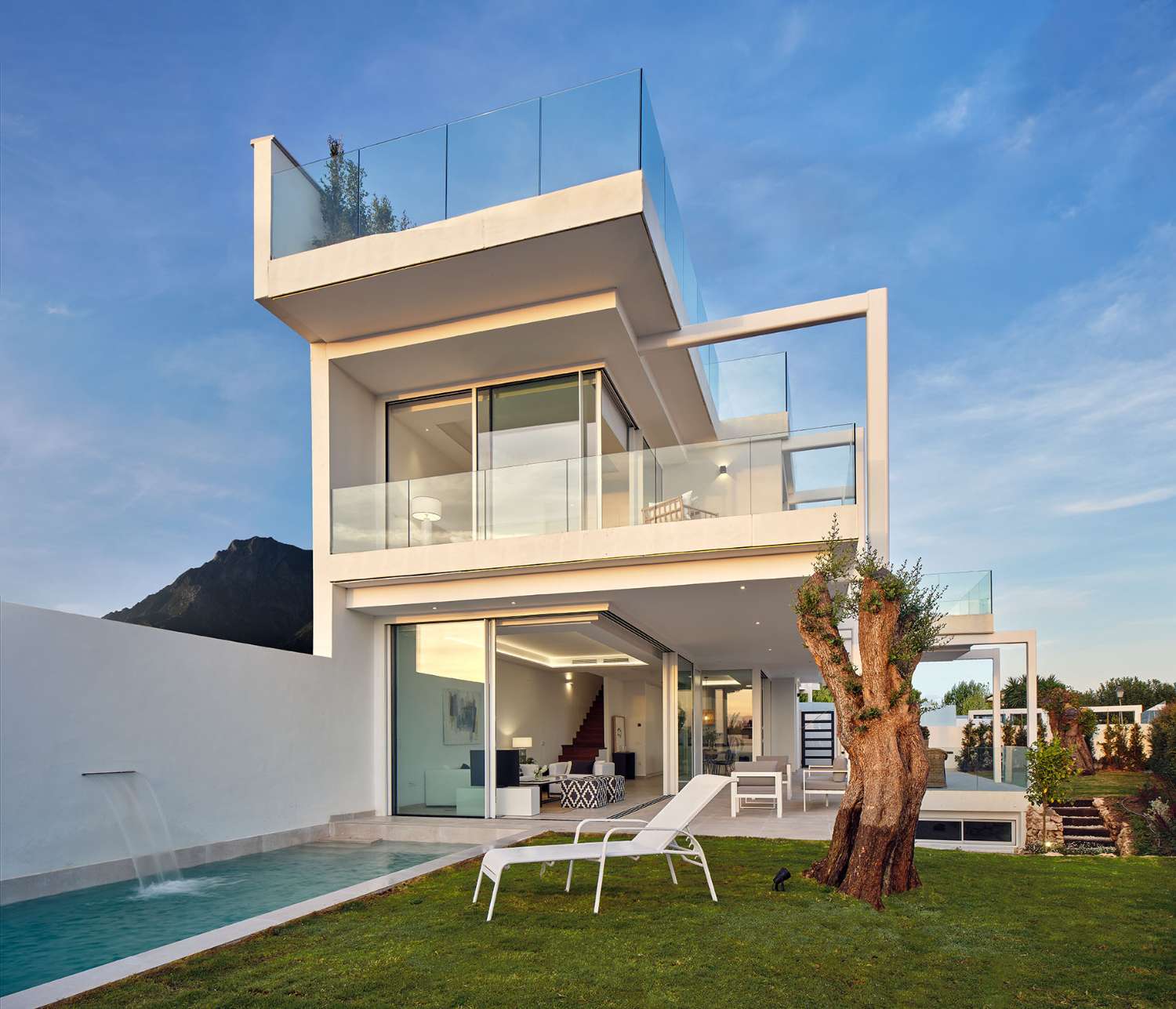 Hermosa villa a estrenar con vistas al mar en Marbella!