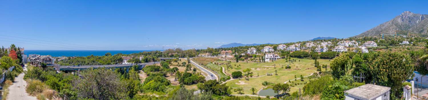 Belle villa neuve avec vue sur la mer à Marbella!