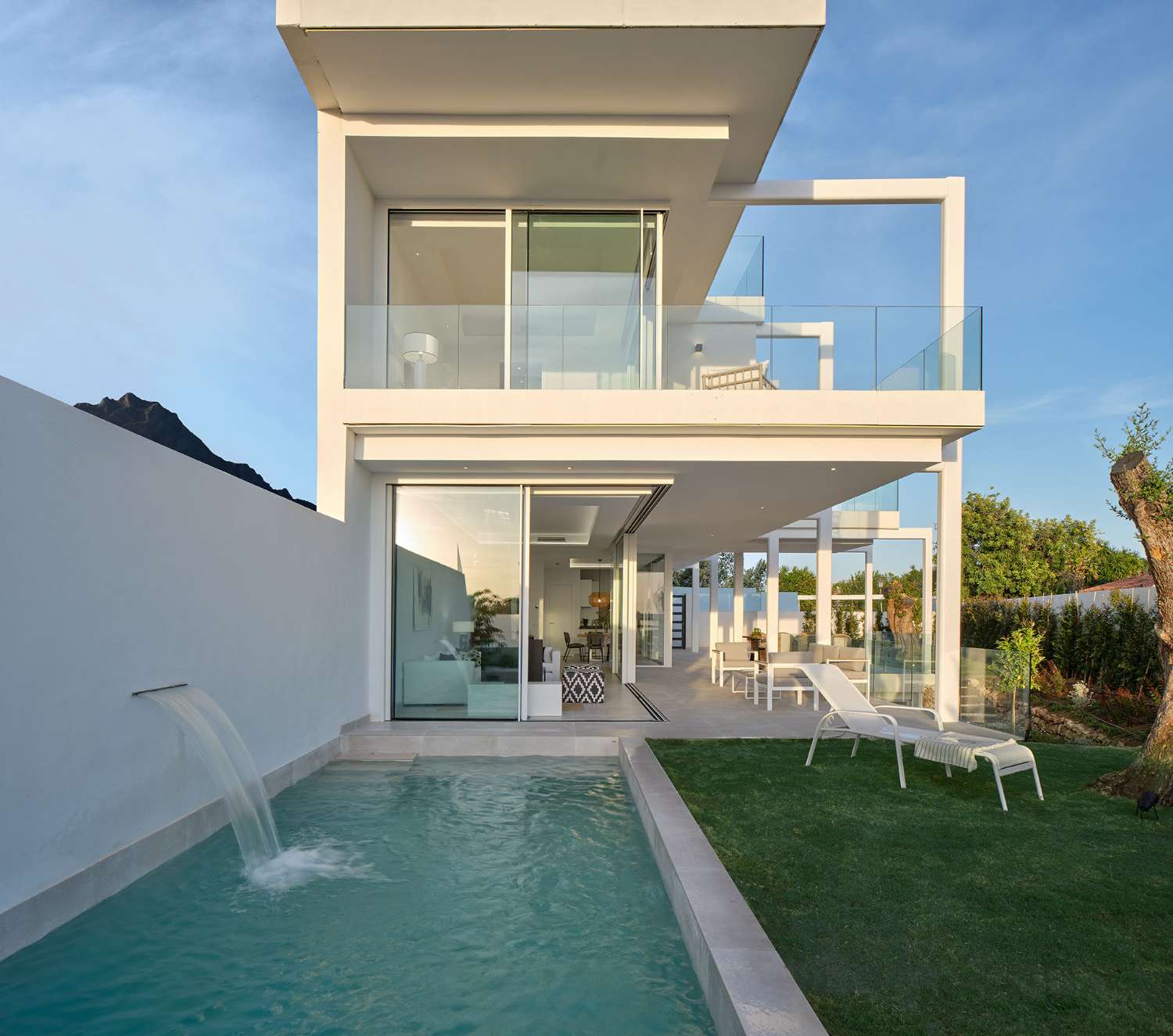 Beautiful brand new villa with sea views in Marbella!