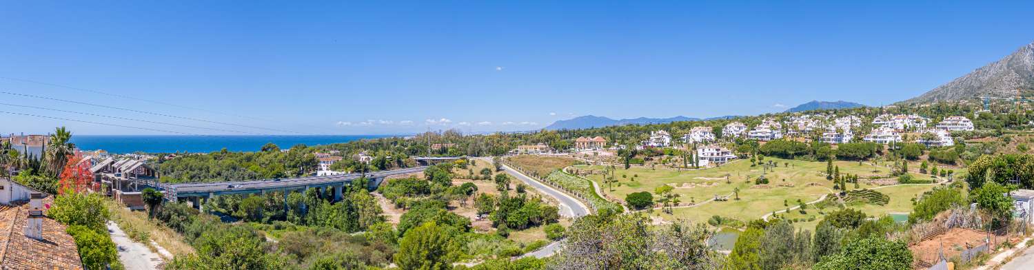 Belle villa neuve avec vue sur la mer à Marbella!