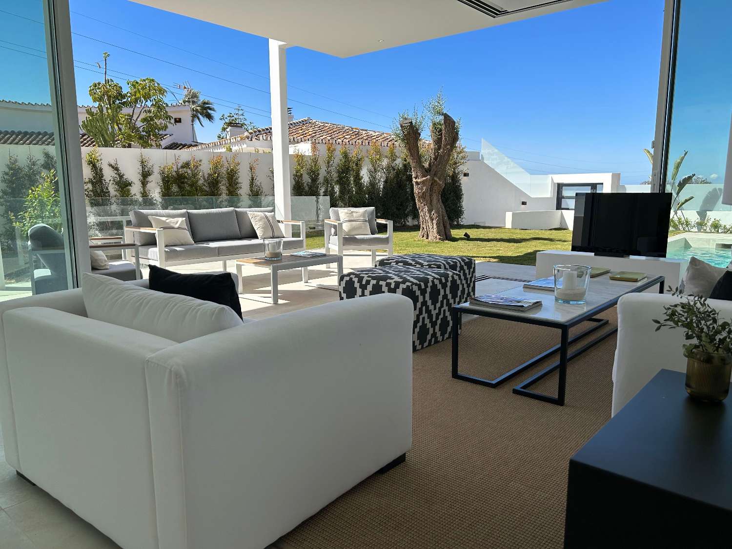 Beautiful brand new villa with sea views in Marbella!