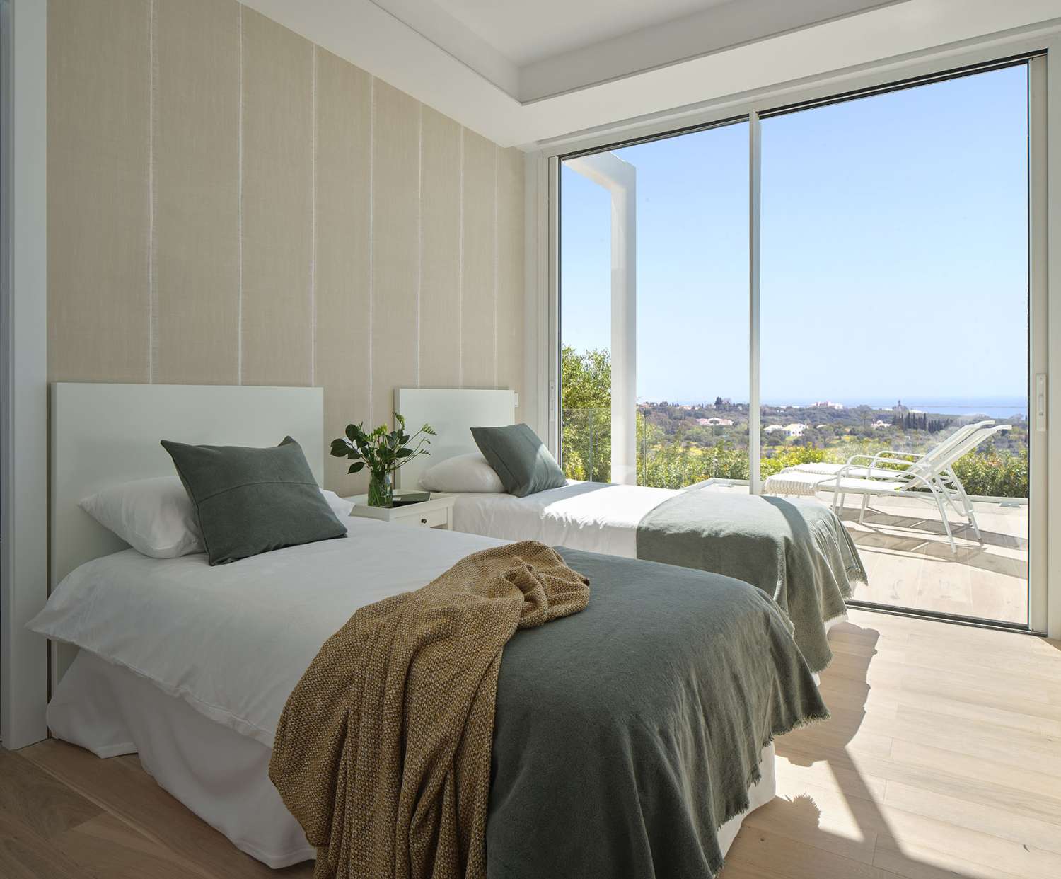 Vacker helt ny villa med havsutsikt i Marbella!