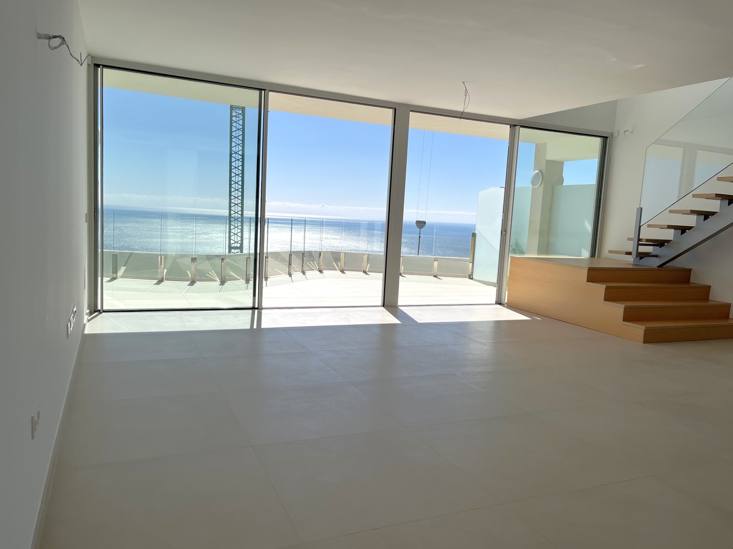 Beautiful duplex penthouse with sea views!