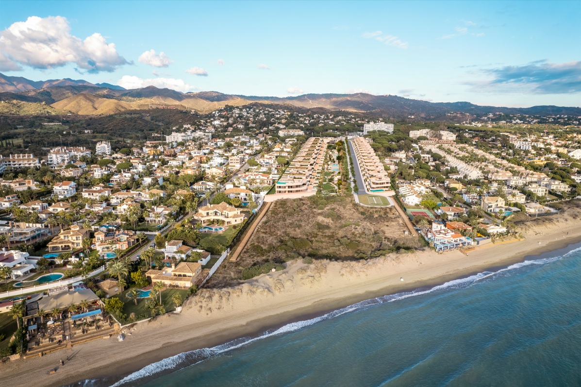 Exclusivas viviendas de lujo en primera línea de playa, Las Chapas, Marbella!