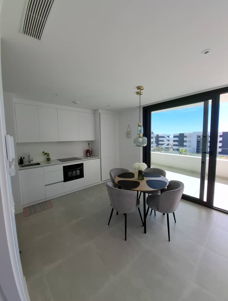 Excellent brand new apartment in Higuerón West!