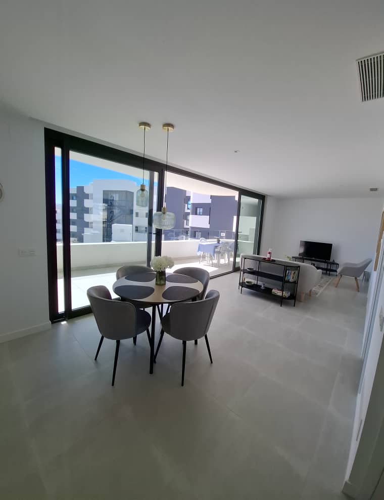 Excellent brand new apartment in Higuerón West!
