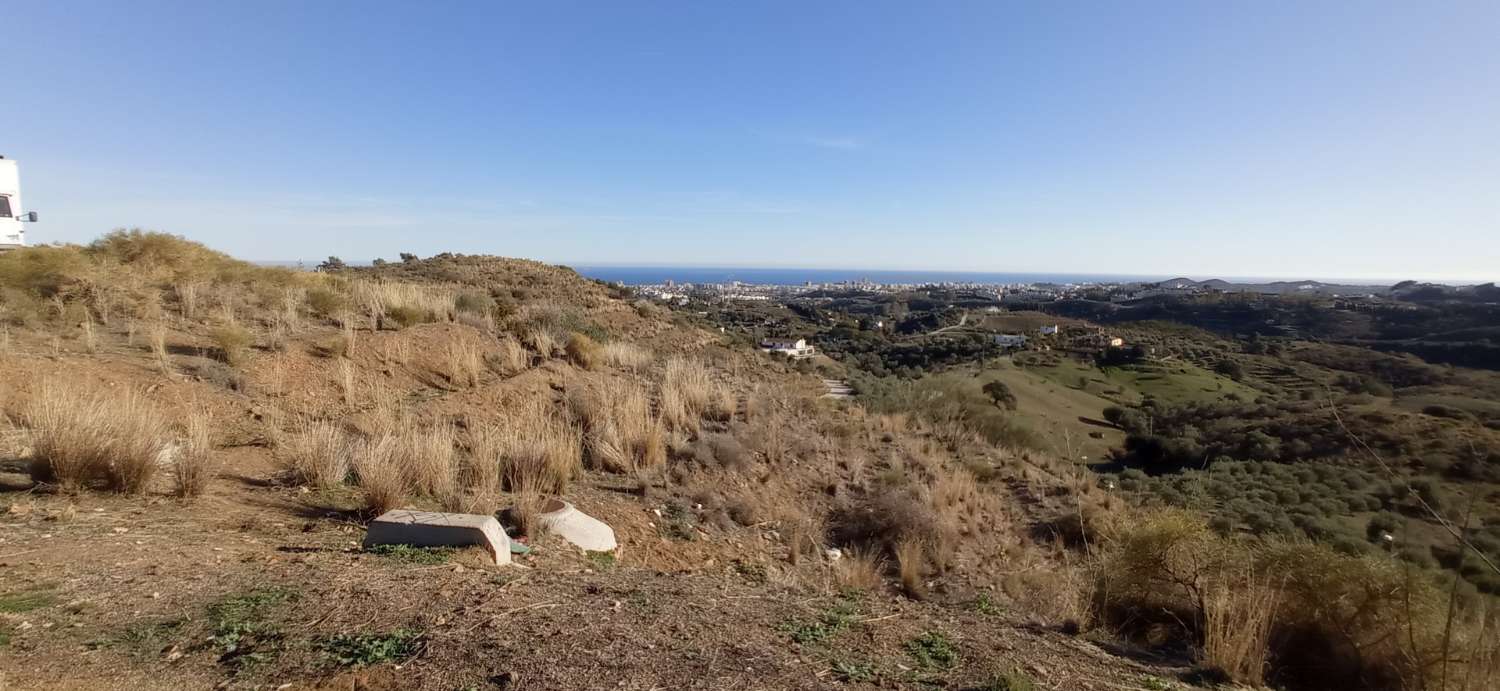 Beau terrain avec vue sur la mer à La Sierra, Mijas!
