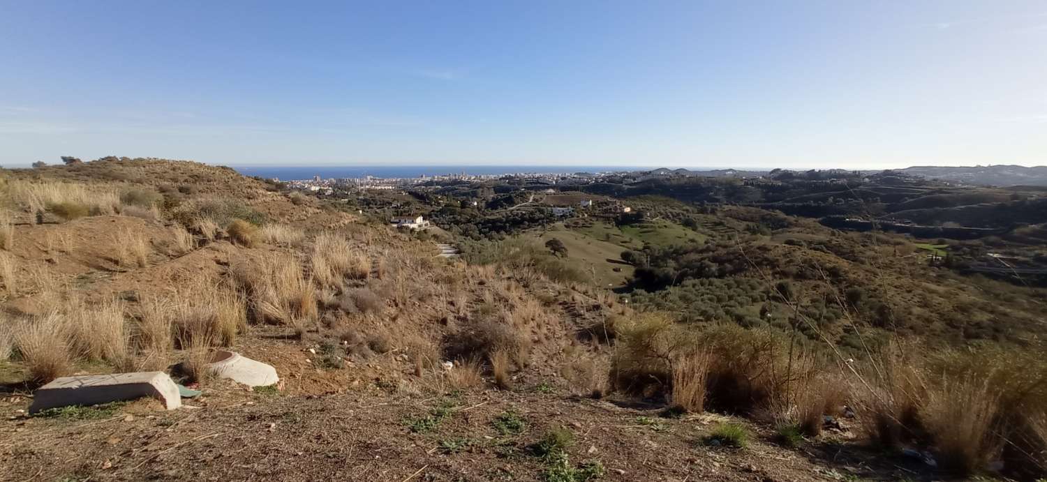 Beau terrain avec vue sur la mer à La Sierra, Mijas!
