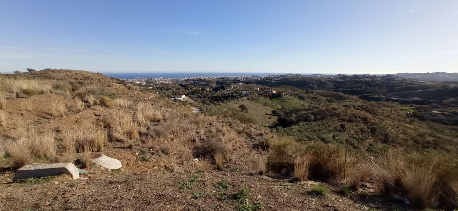 Wunderschönes Grundstück mit Meerblick in La Sierra, Mijas!