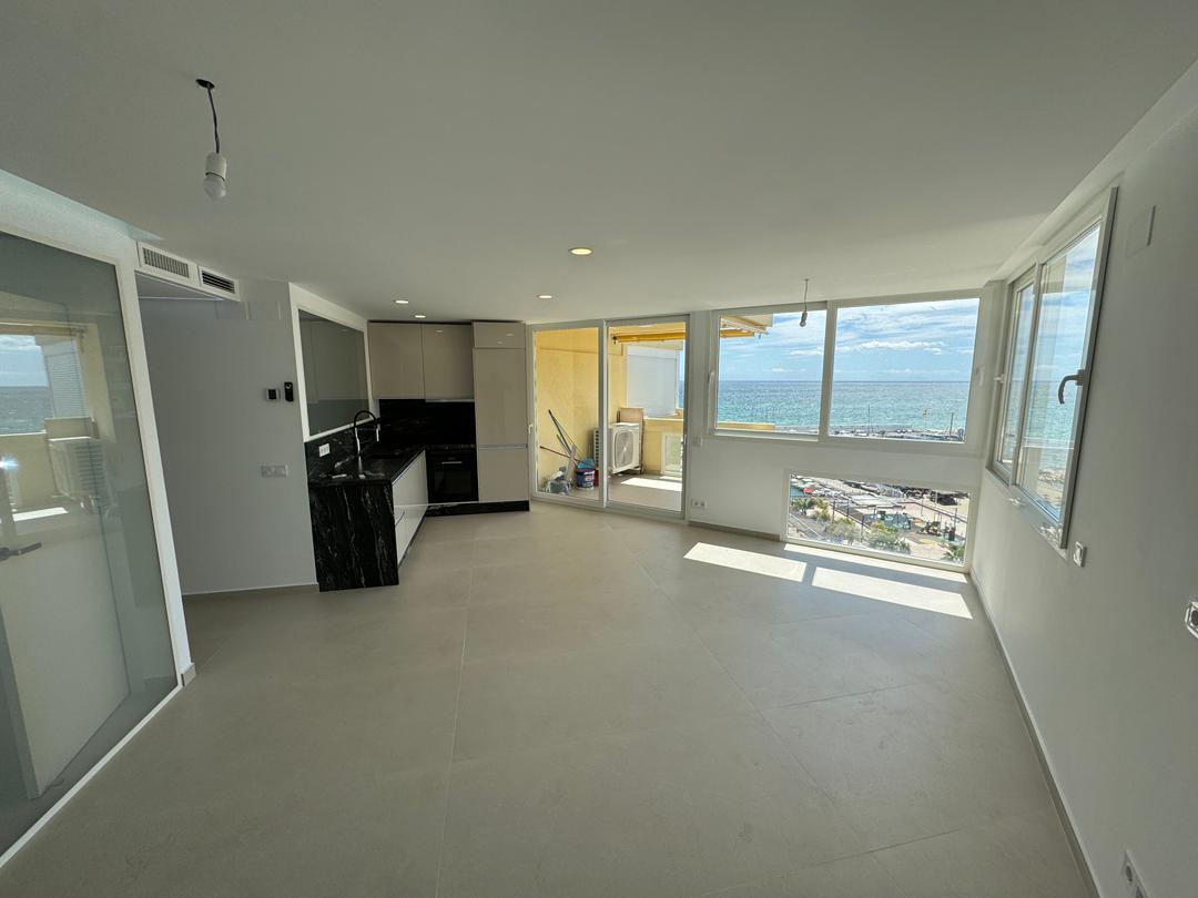 Stunning completely renovated apartment with sea views in Marbella Town!