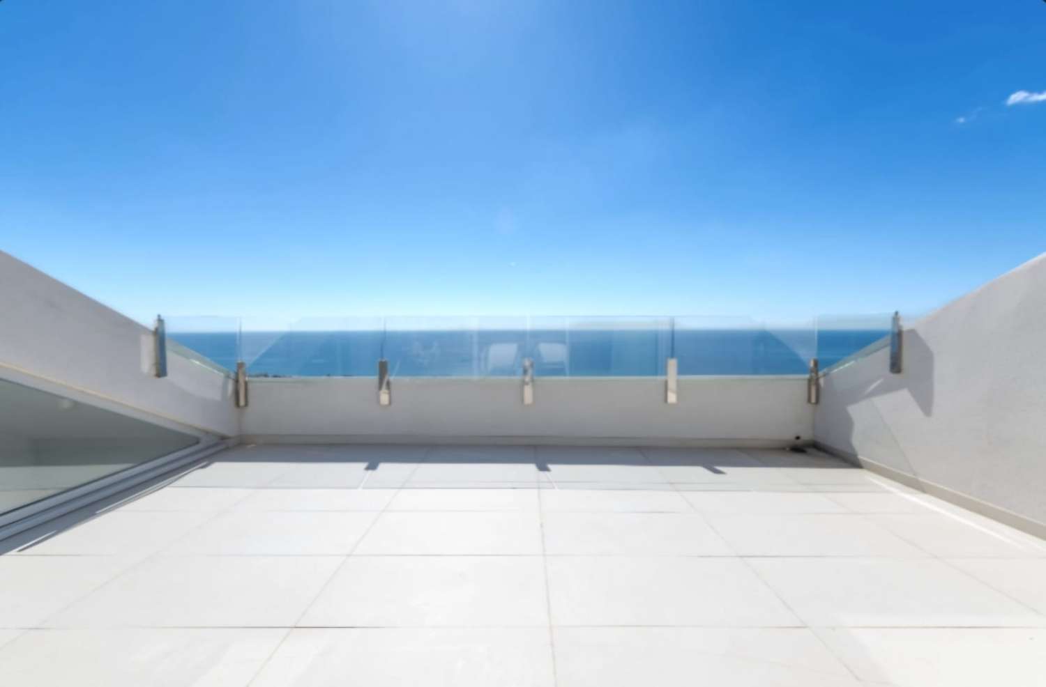 Spectaculaire penthouse en duplex avec vue panoramique sur la mer !
