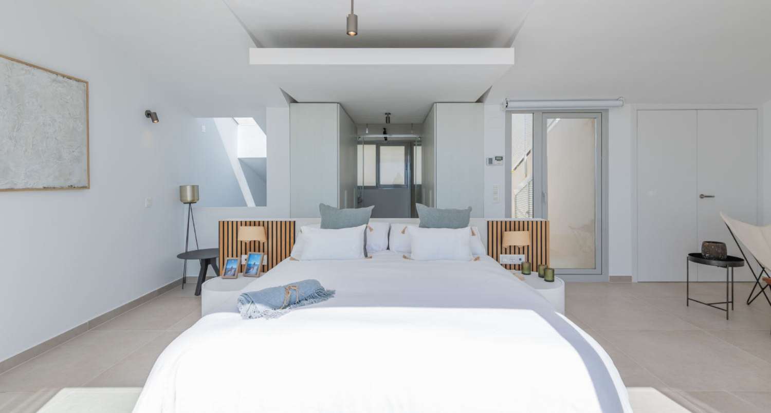 Spectaculaire penthouse en duplex avec vue panoramique sur la mer !