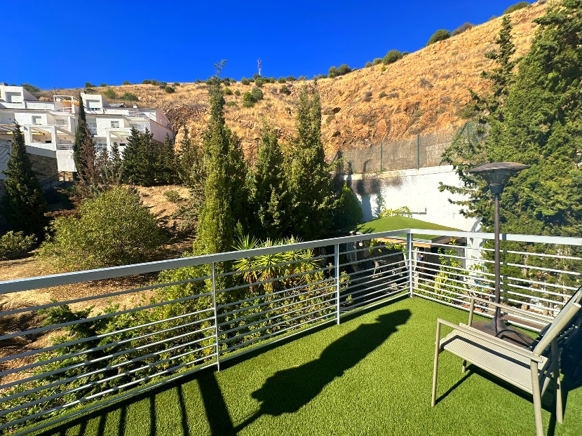 Vackert hörnradhus med utsikt över Gibralfaro slott, Malaga!