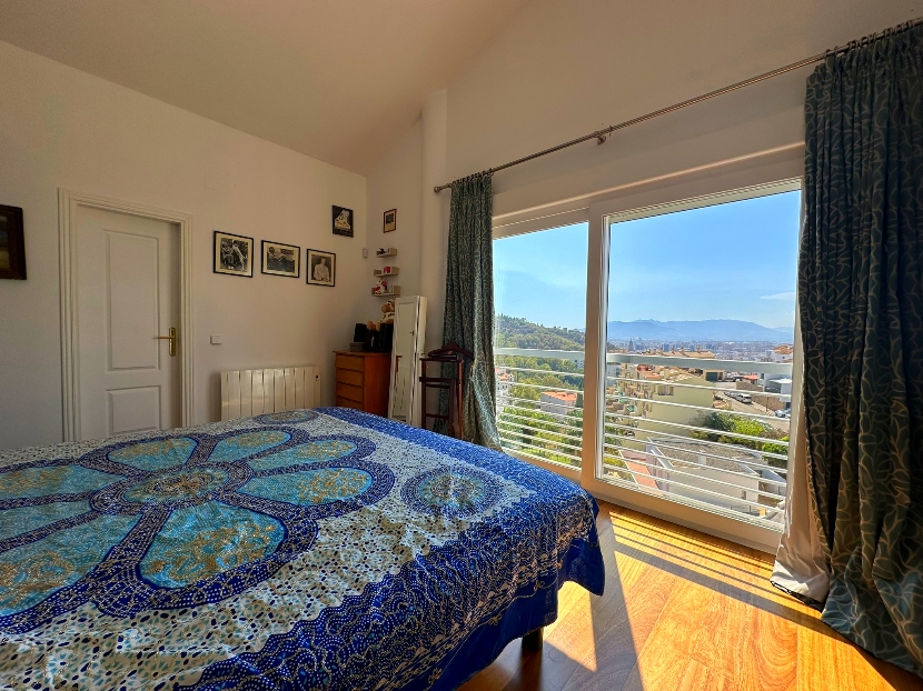Vackert hörnradhus med utsikt över Gibralfaro slott, Malaga!