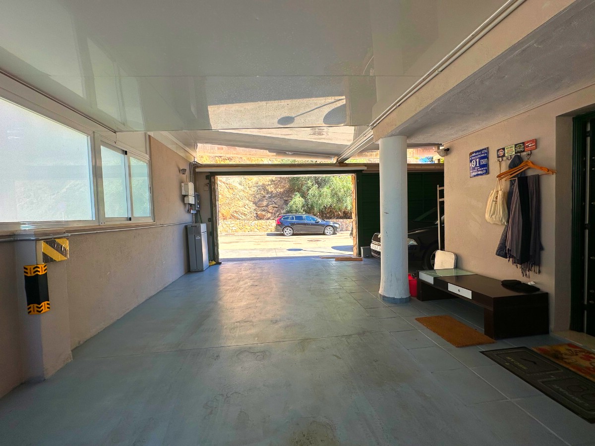 Vackert hörnradhus med utsikt över Gibralfaro slott, Malaga!