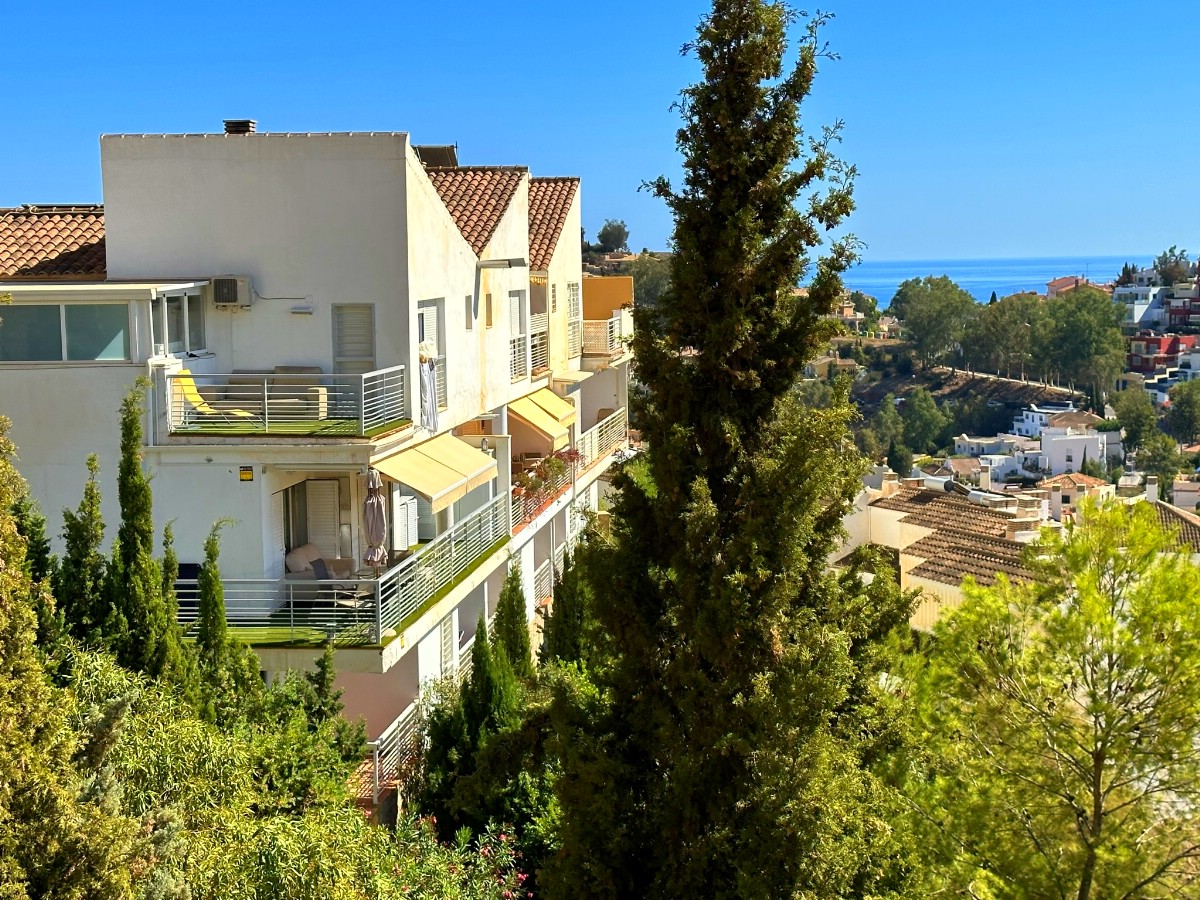 Vackert hörnradhus med utsikt över Gibralfaro slott, Malaga!