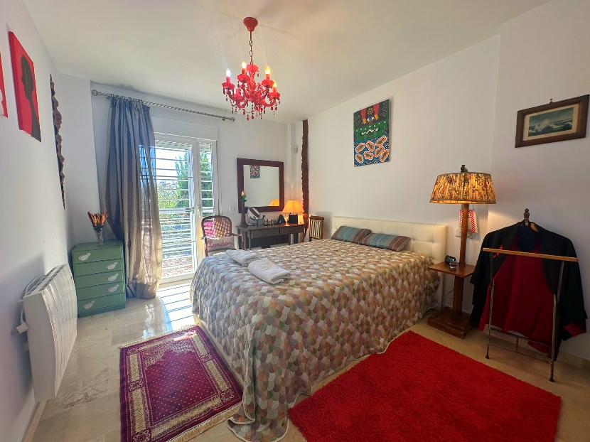 Vackert hörnradhus med utsikt över Gibralfaro slott, Malaga!