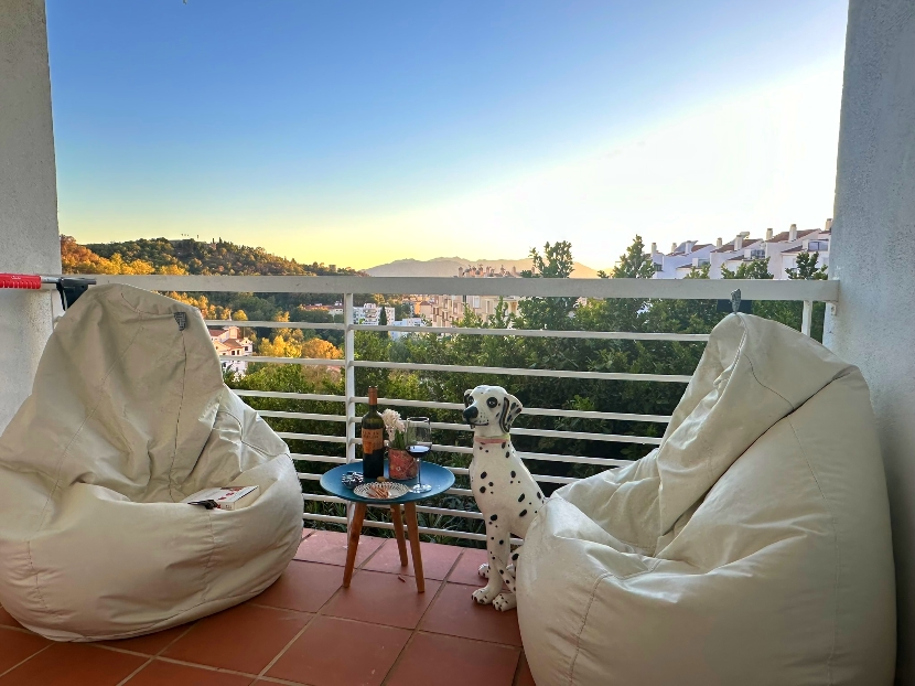 Vackert hörnradhus med utsikt över Gibralfaro slott, Malaga!