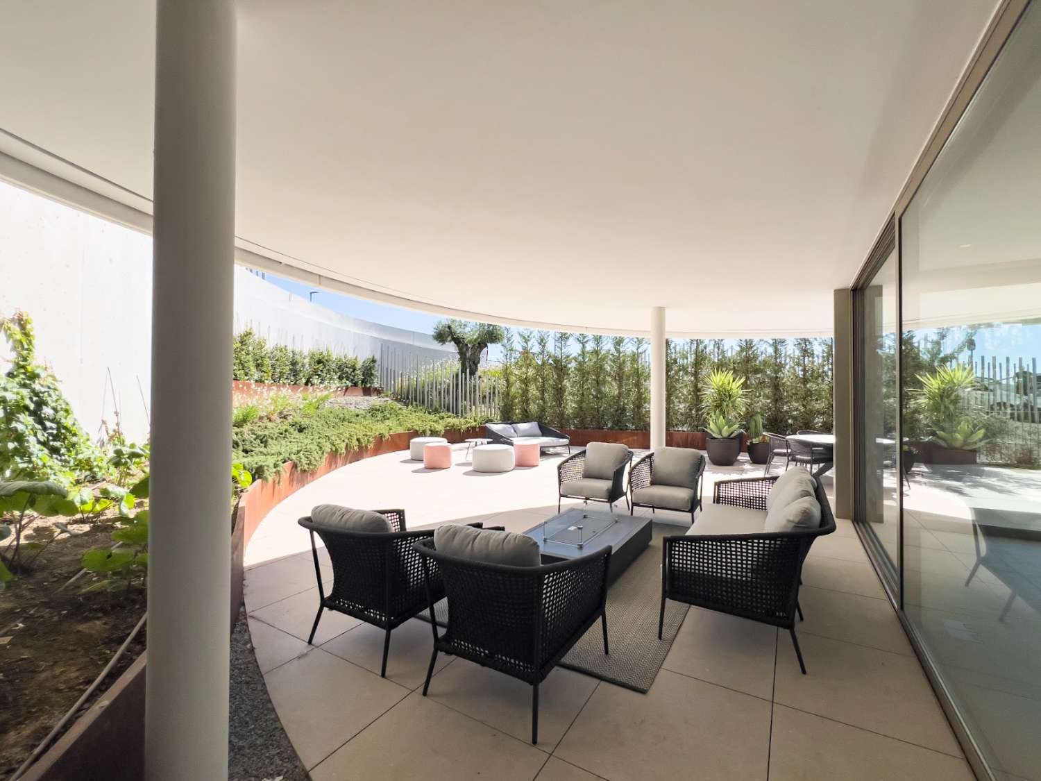 Spacious brand new luxury apartment in La Quinta!
