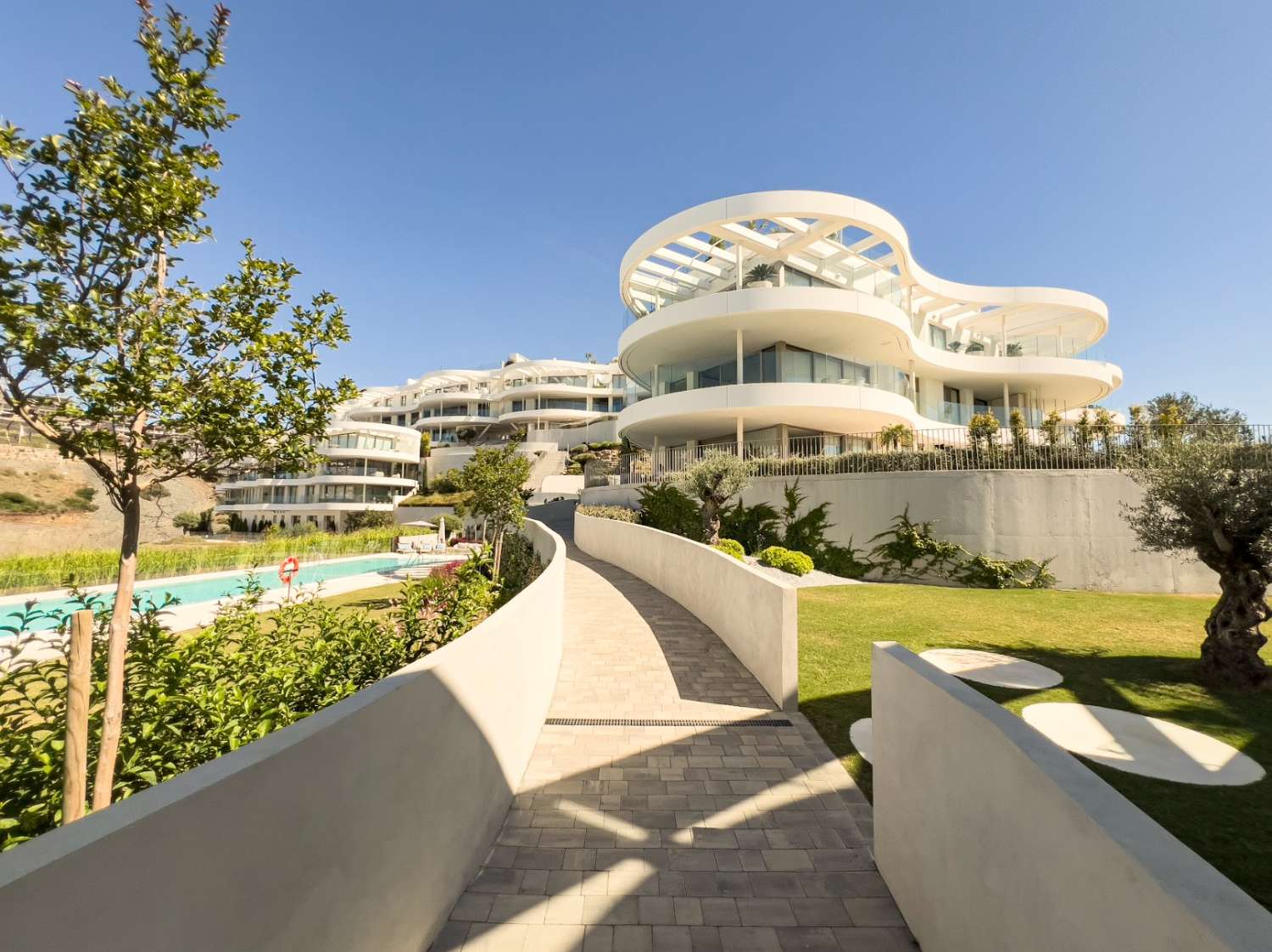 Spacious brand new luxury apartment in La Quinta!