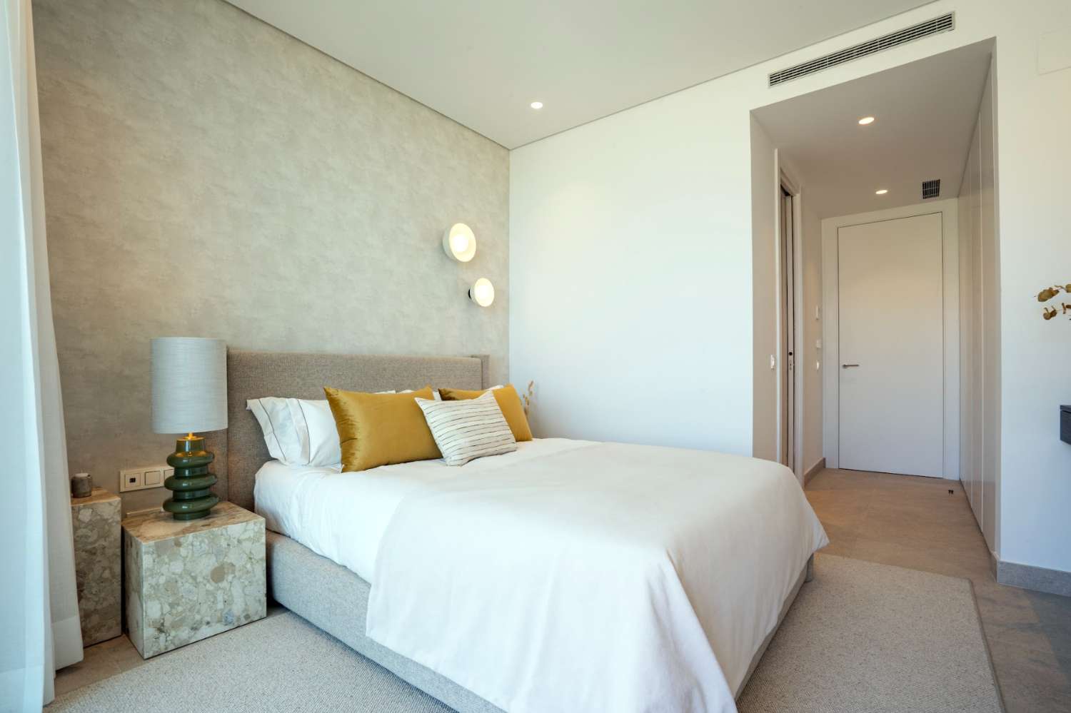 Spacious brand new luxury apartment in La Quinta!