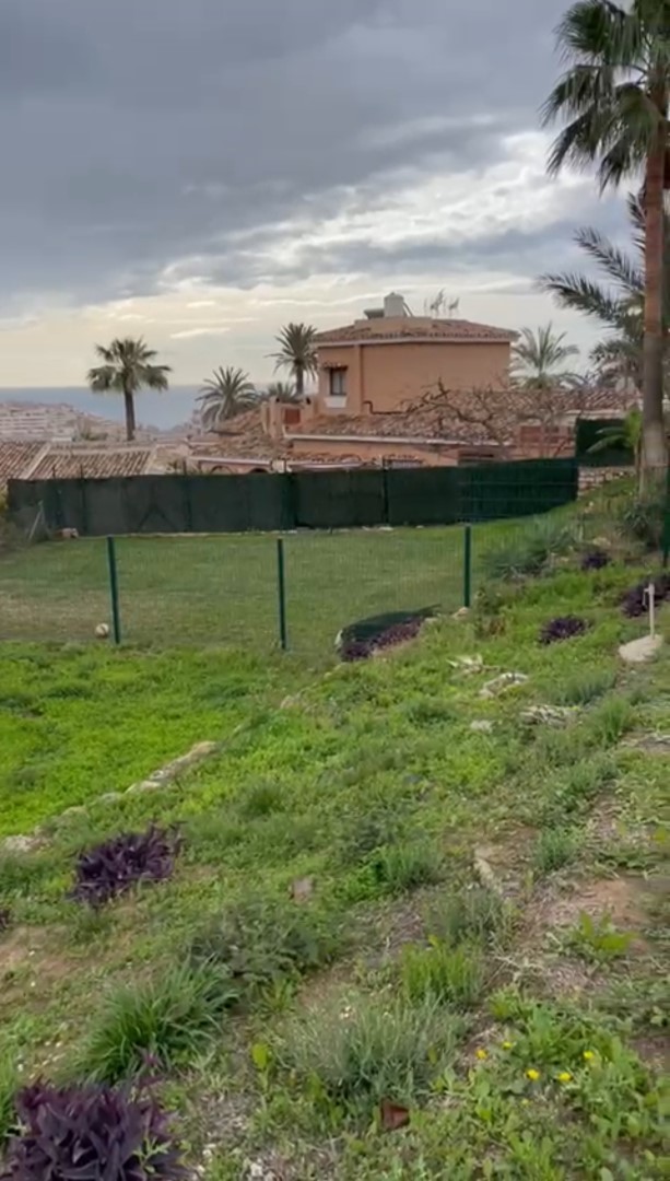 Hermosa parcela con vistas al mar y proyecto aprobado en Torremuelle!