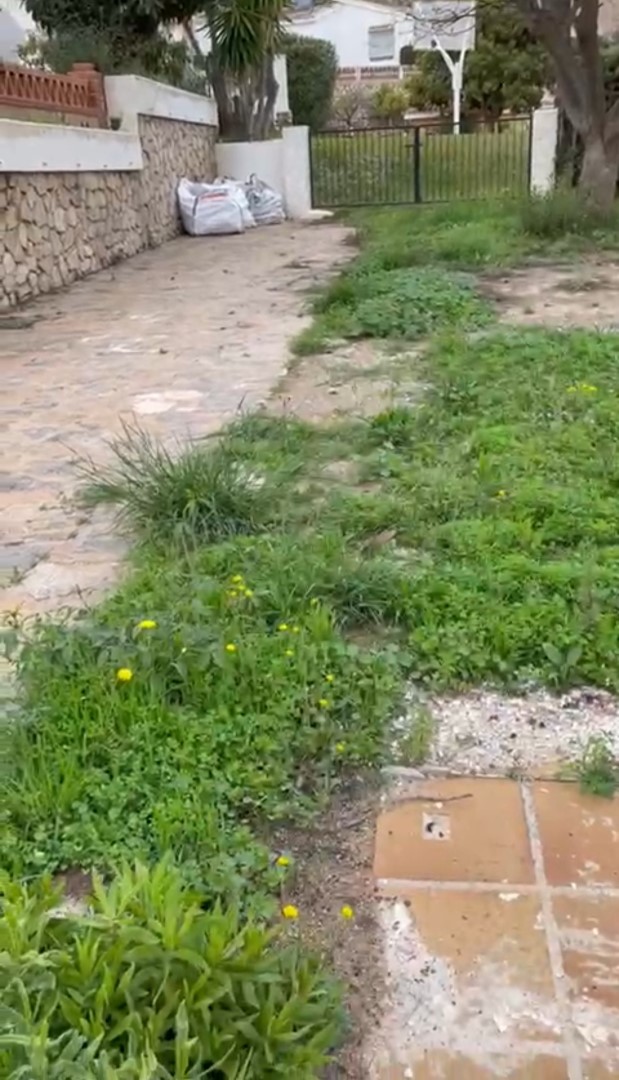 Hermosa parcela con vistas al mar y proyecto aprobado en Torremuelle!