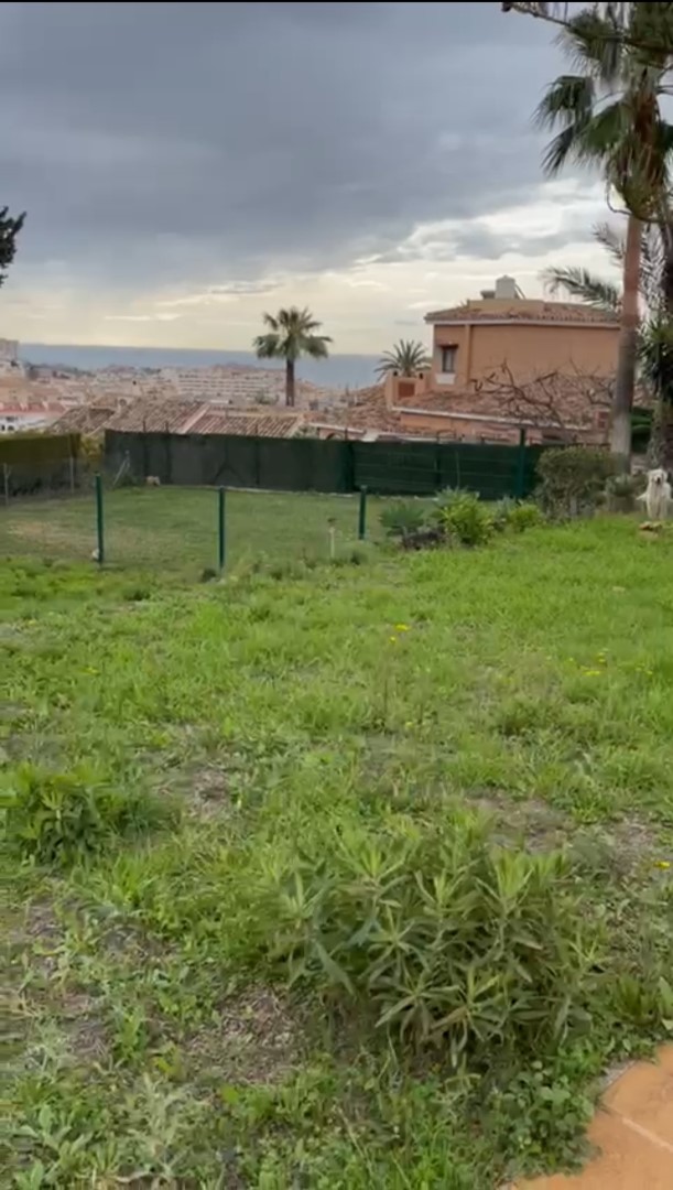 Hermosa parcela con vistas al mar y proyecto aprobado en Torremuelle!