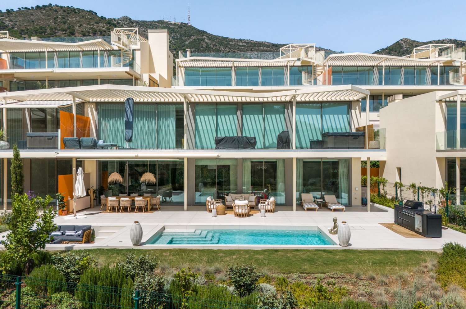 Lyxig helt ny lägenhet med 3 sovrum och utsikt över havet och bergen i Reserva del Higuerón