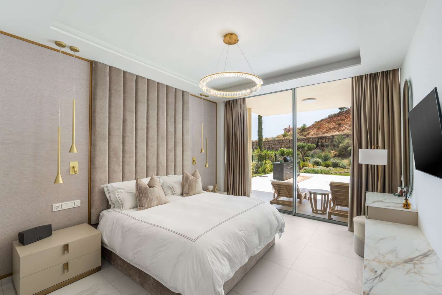 Lyxig helt ny lägenhet med 3 sovrum och utsikt över havet och bergen i Reserva del Higuerón