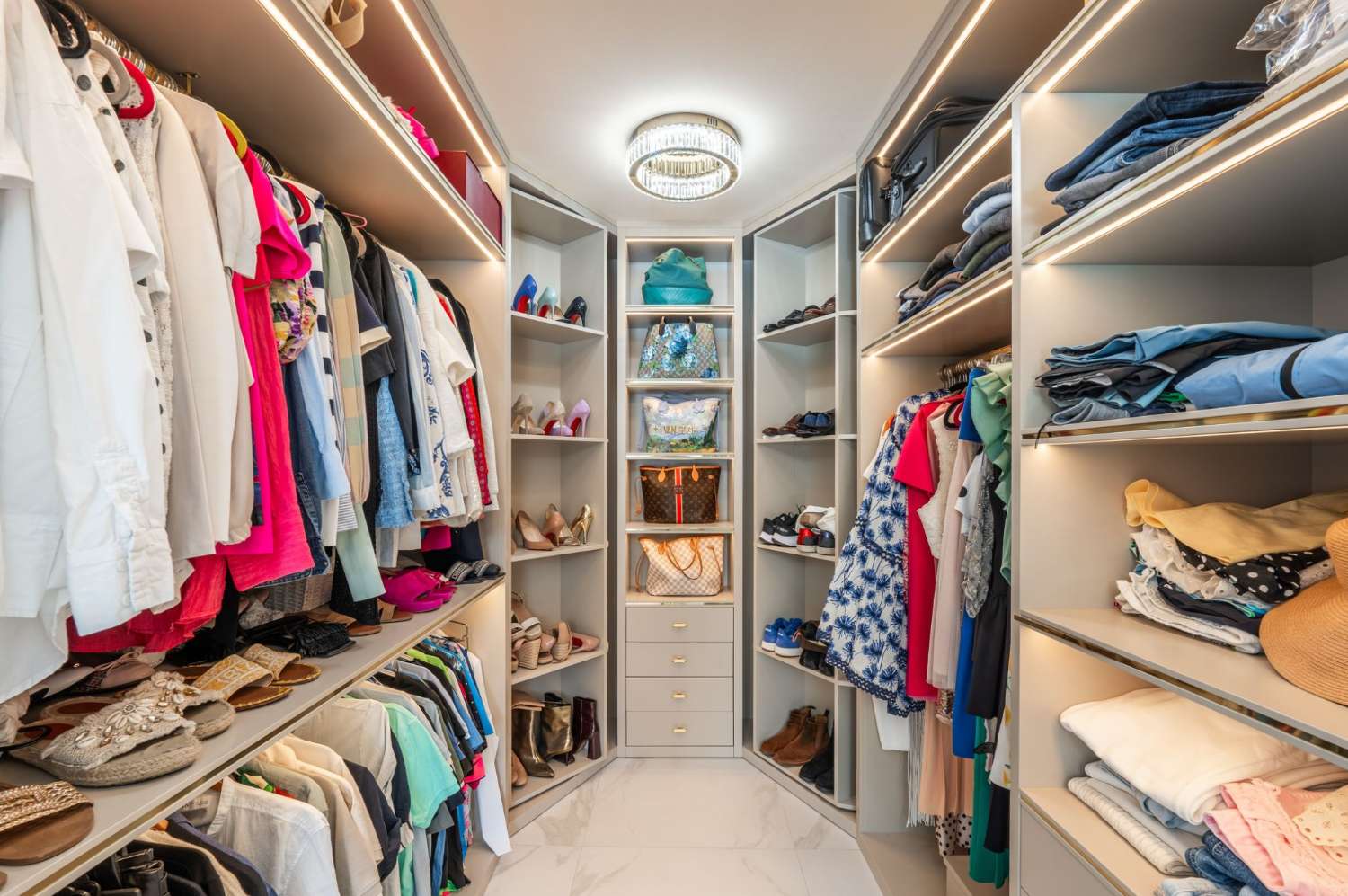 Lyxig helt ny lägenhet med 3 sovrum och utsikt över havet och bergen i Reserva del Higuerón