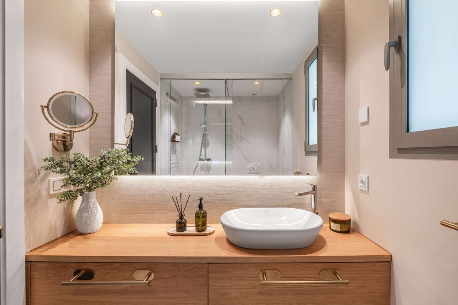 Lyxig helt ny lägenhet med 3 sovrum och utsikt över havet och bergen i Reserva del Higuerón