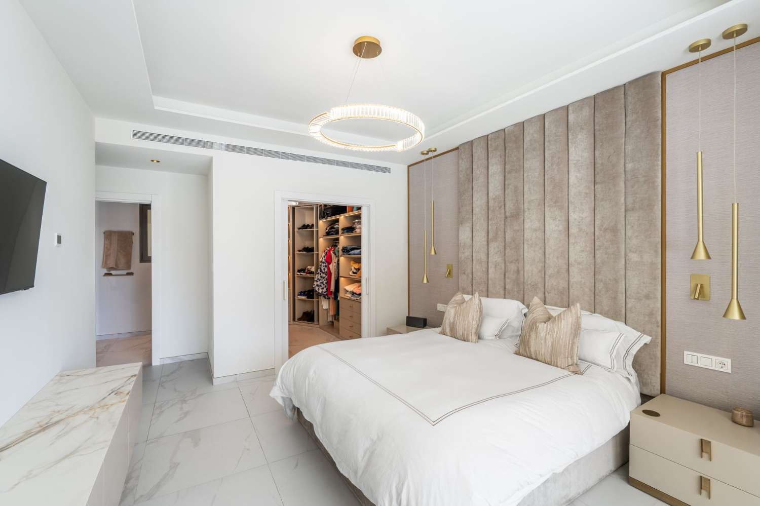 Lyxig helt ny lägenhet med 3 sovrum och utsikt över havet och bergen i Reserva del Higuerón