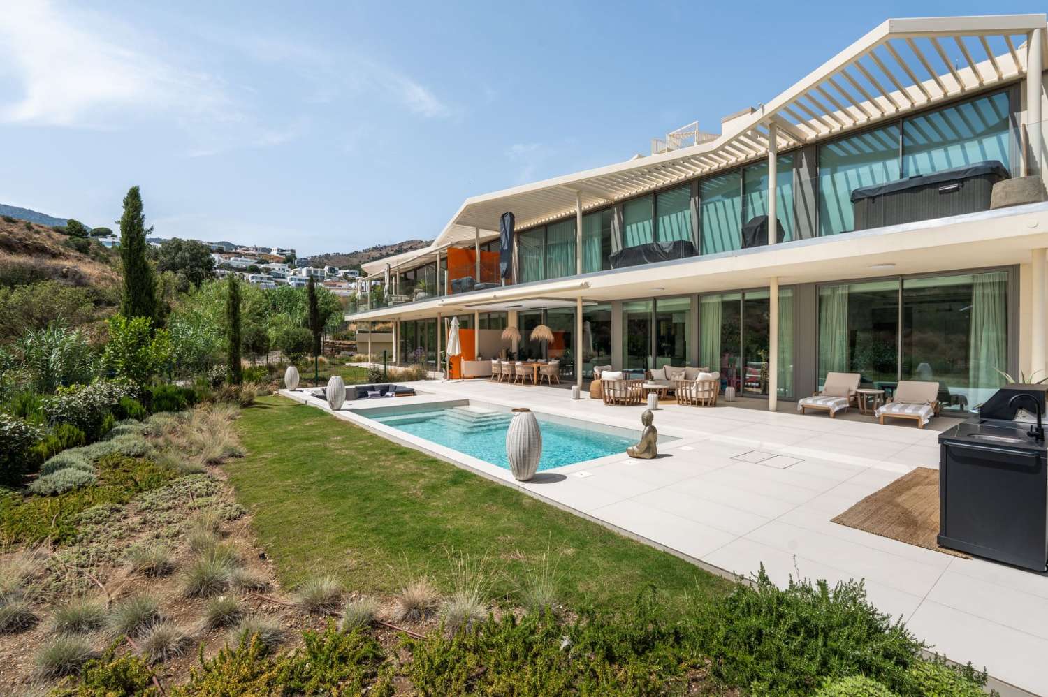 Lyxig helt ny lägenhet med 3 sovrum och utsikt över havet och bergen i Reserva del Higuerón