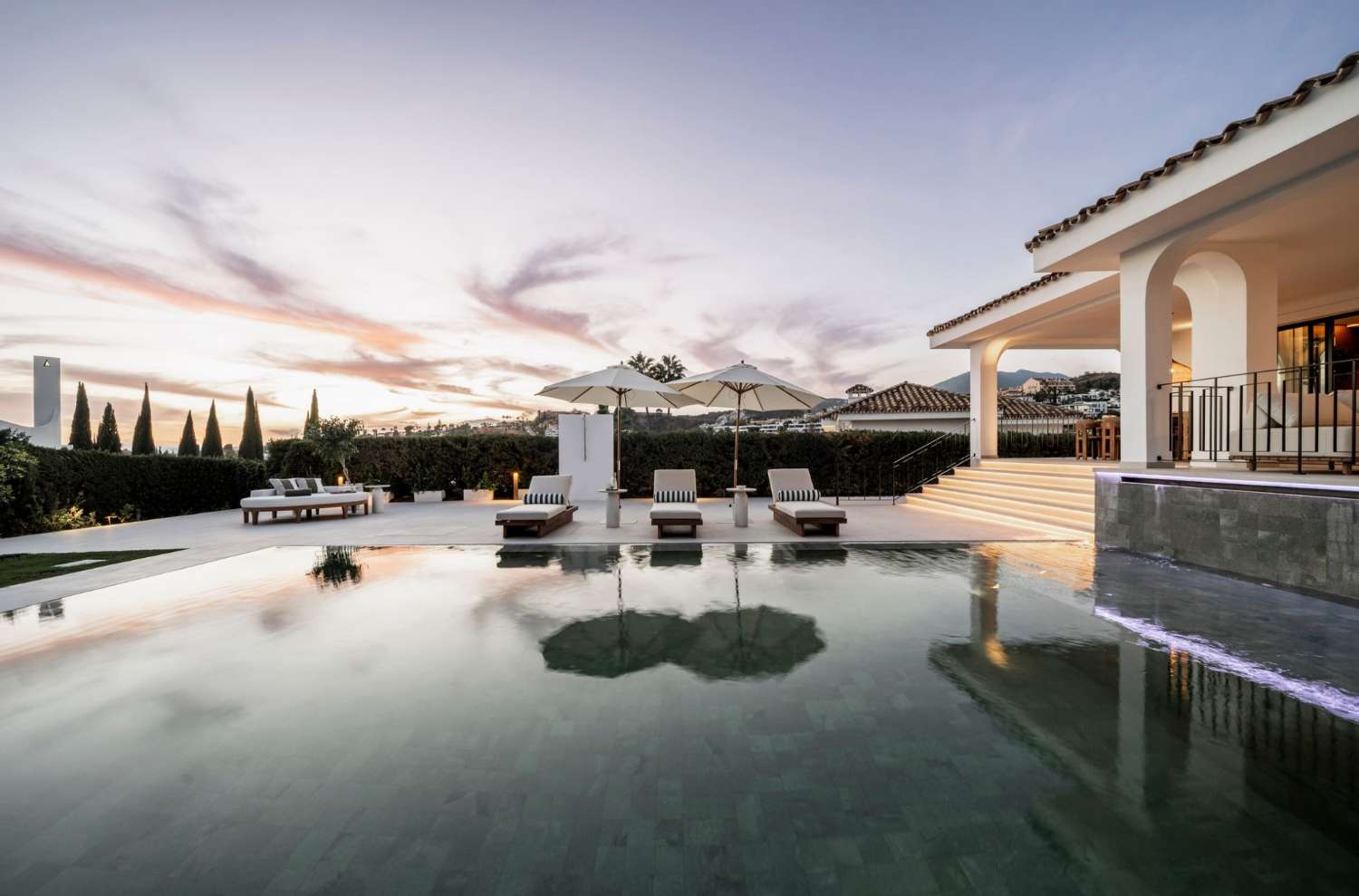 Exceptionell, helrenoverad villa i Nueva Andalucía, Marbella!