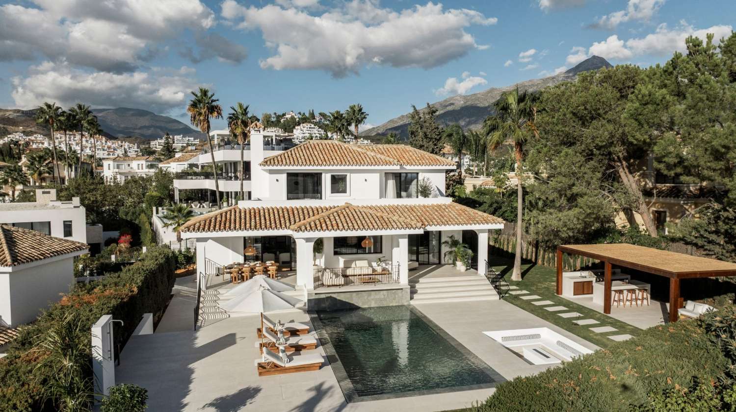 Exceptionell, helrenoverad villa i Nueva Andalucía, Marbella!
